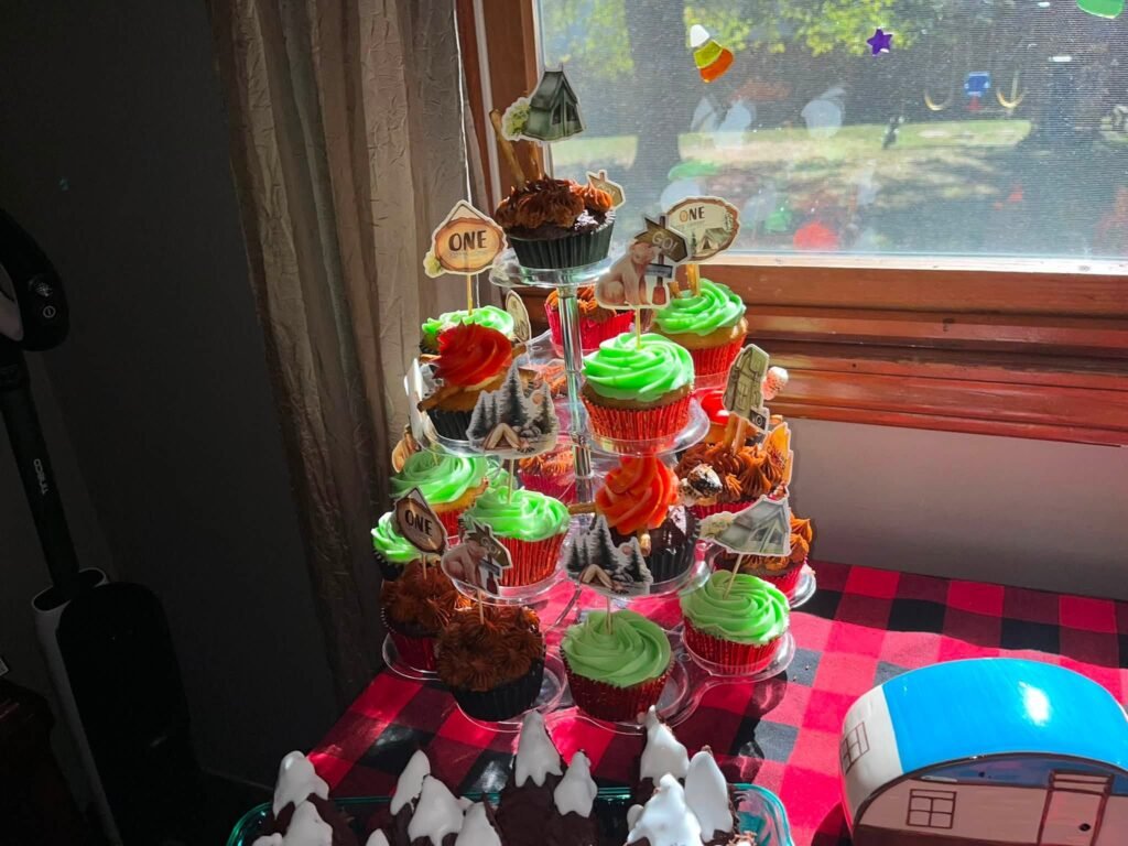 Cupcake stand with green trees and s'mores bites
