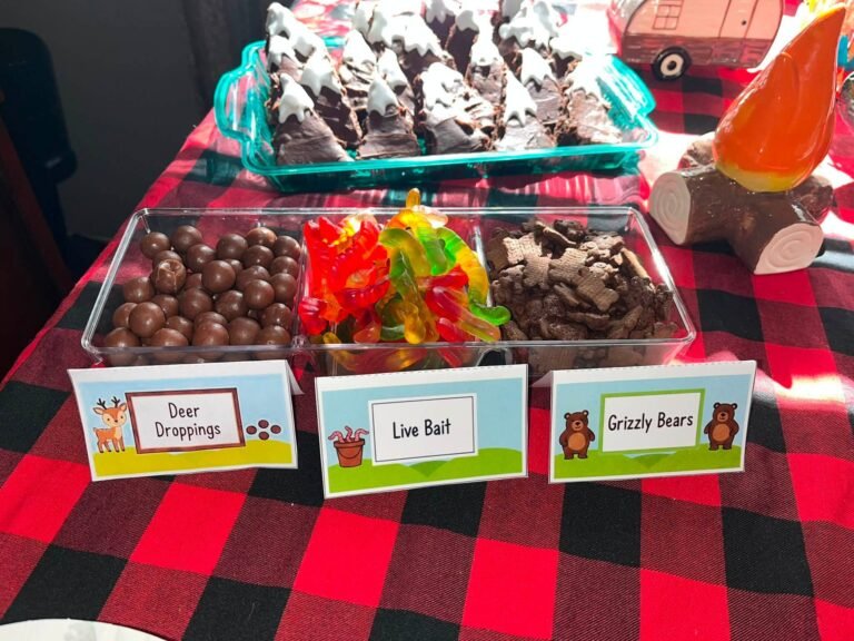 Snack trays with Live Bait and Grizzly Bears labels