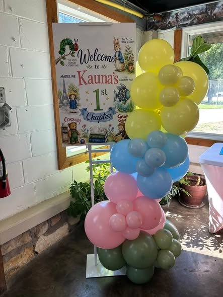 Welcome to the 1st chapter sign with a pastel balloon column