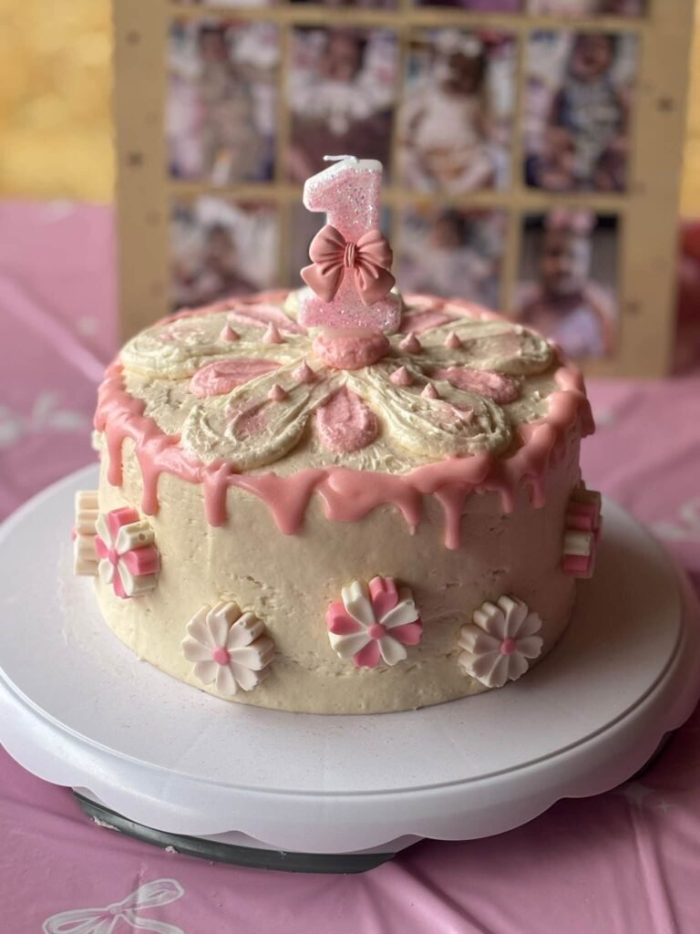Number 1 birthday cake with pink bows around the side