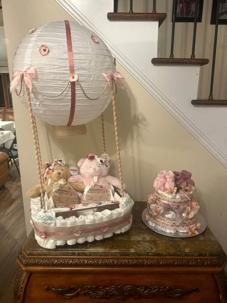 Hot air balloon diaper cake with two teddy bears in the basket