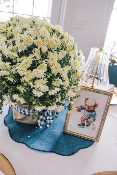 Daisy centerpiece with blue gingham and a framed teddy bear picture